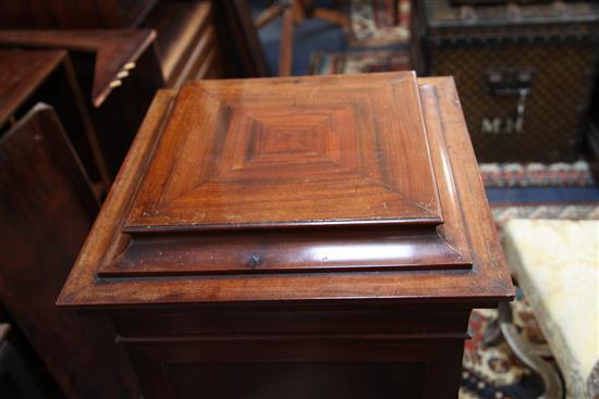 A pair of 19th century Adam design mahogany sideboard pedestals, W.1ft 7in. D.1ft 7.5in. H.3ft 2in.